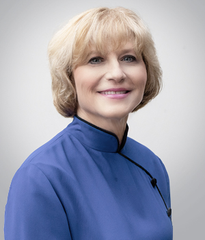 headshot_leslie-stewart-md